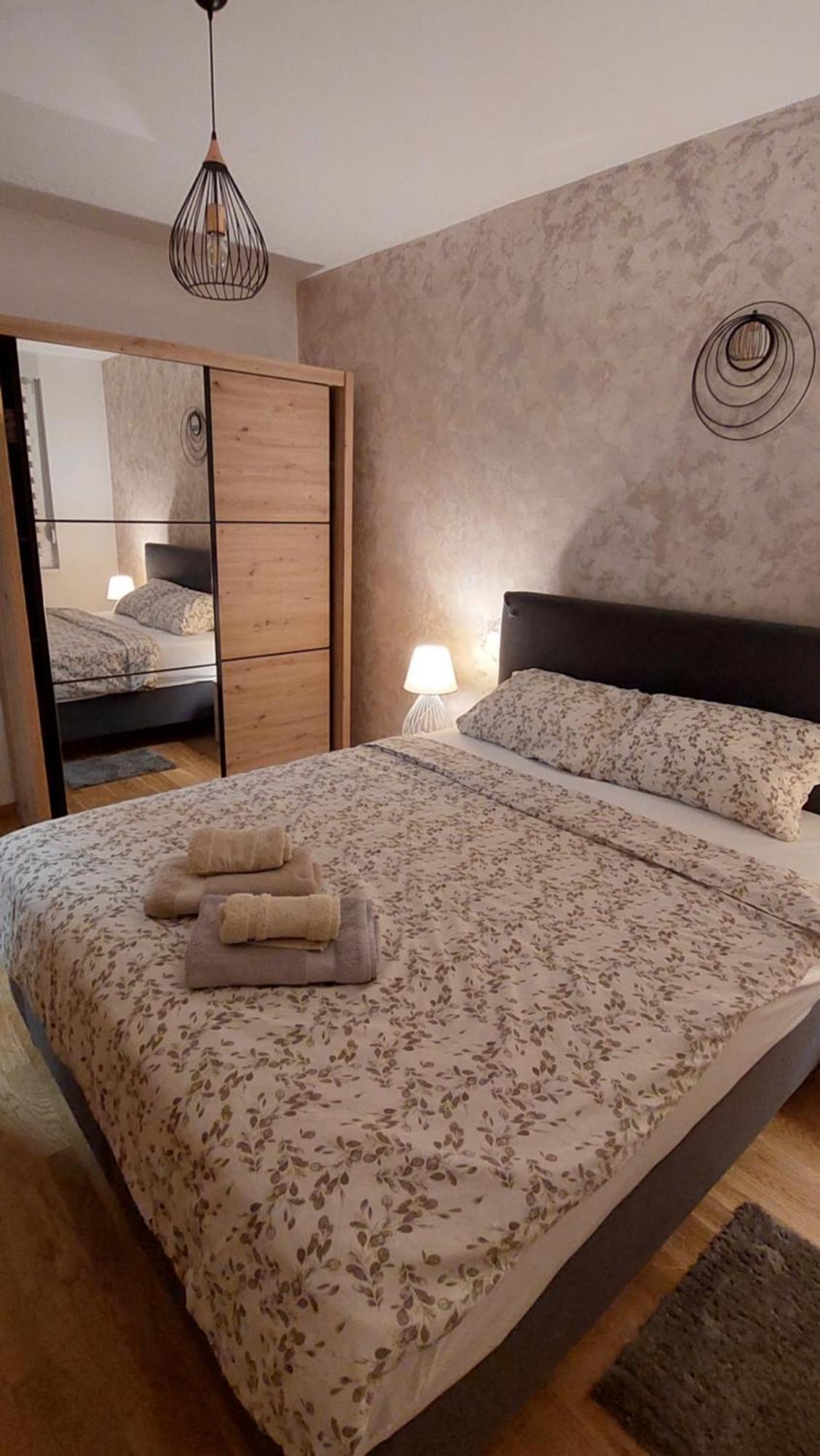 Apartment Ela Subotica Bagian luar foto